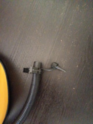 Inflador de pie amarillo y negro