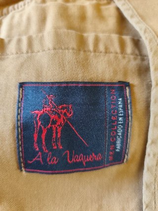 Chaqueta estilo safari color camel
