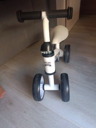 Bicicleta sin pedales 4 ruedas