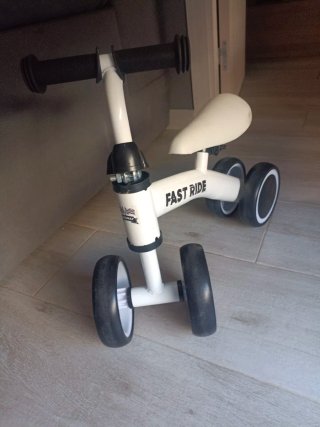 Bicicleta sin pedales 4 ruedas