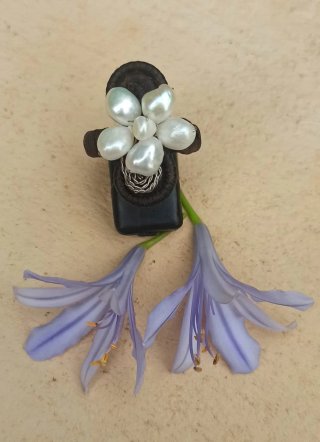 Anillo bisutería perlas