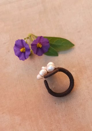 Anillo bisutería perlas
