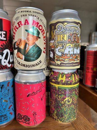 Latas de cerveza vacías