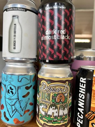 Latas de cerveza vacías
