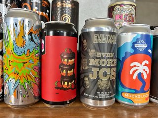 Latas de cerveza vacías