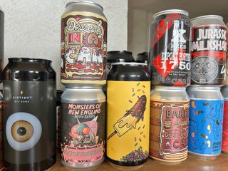 Latas de cerveza vacías