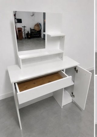Tocador blanco con espejo y almacenaje