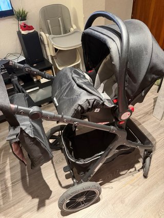 Carrito de bebé negro