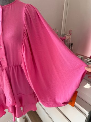 Vestido rosa con volantes
