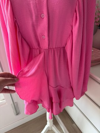 Vestido rosa con volantes