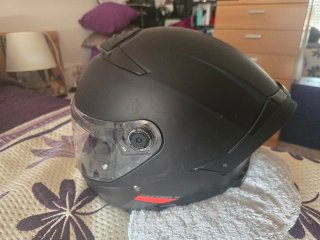 Casco Moto MT Helmets Negro + Guantes Kimimoto