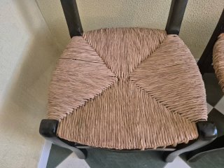Sillas de comedor de madera y yute