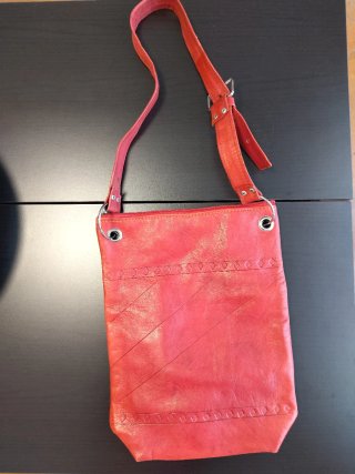 Bolso de cuero hecho a mano