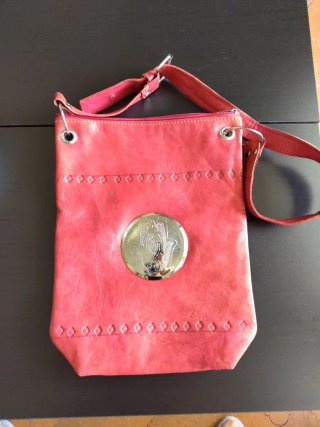 Bolso de cuero hecho a mano