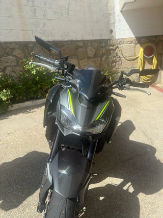 Kawasaki Z900 Negra y Verde