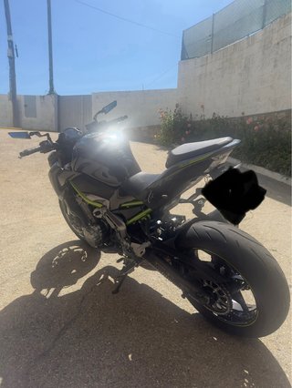 Kawasaki Z900 Negra y Verde