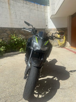 Kawasaki Z900 Negra y Verde