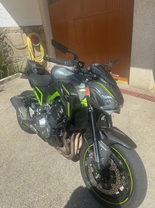 Kawasaki Z900 Negra y Verde
