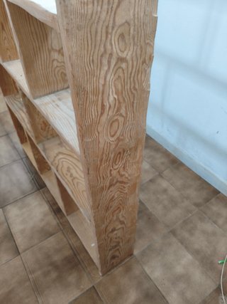 Estantería de madera maciza
