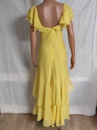 Vestido amarillo con volantes