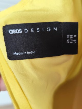 Vestido amarillo con volantes