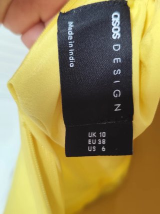 Vestido amarillo con volantes