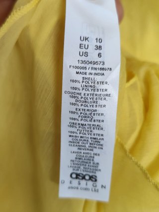 Vestido amarillo con volantes