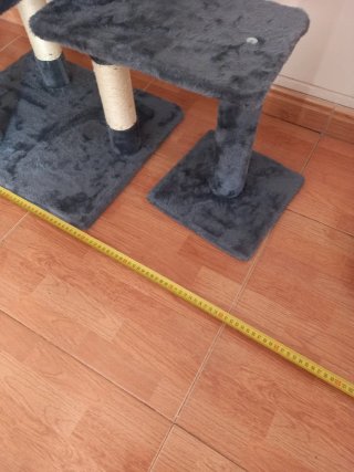Arbol rascador para gatos color gris oscuro. Nuevo
