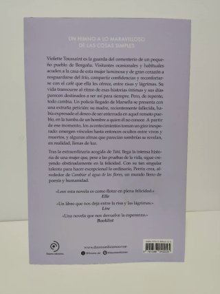 Cambiar el agua de las flores