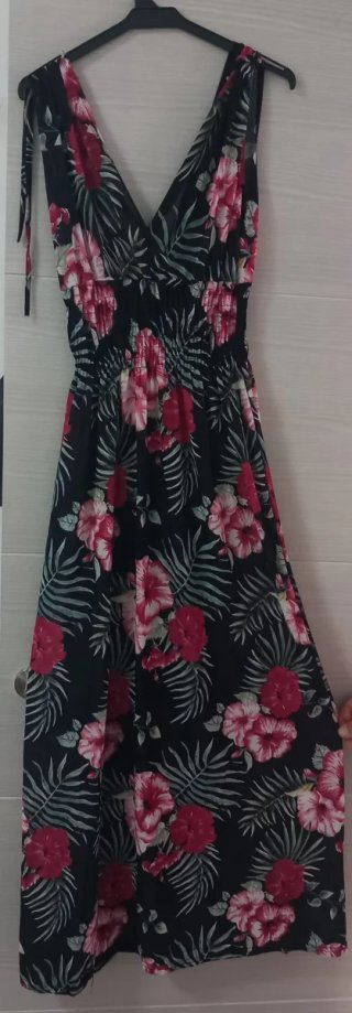 Vestido estampado floral negro y rosa