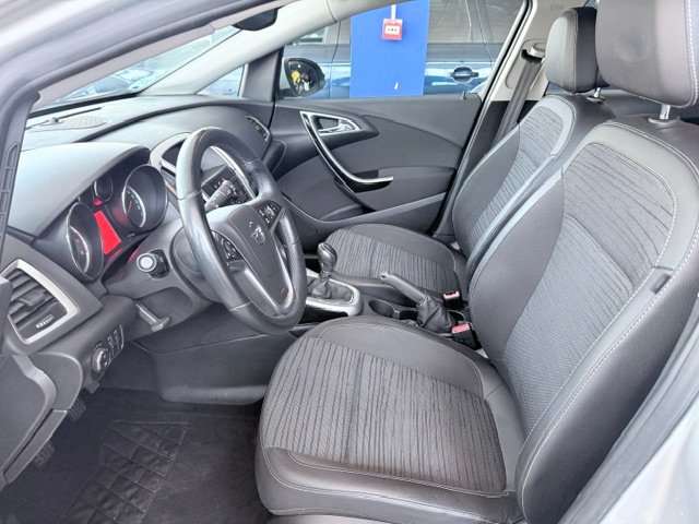 Opel Astra 2014, foto 6