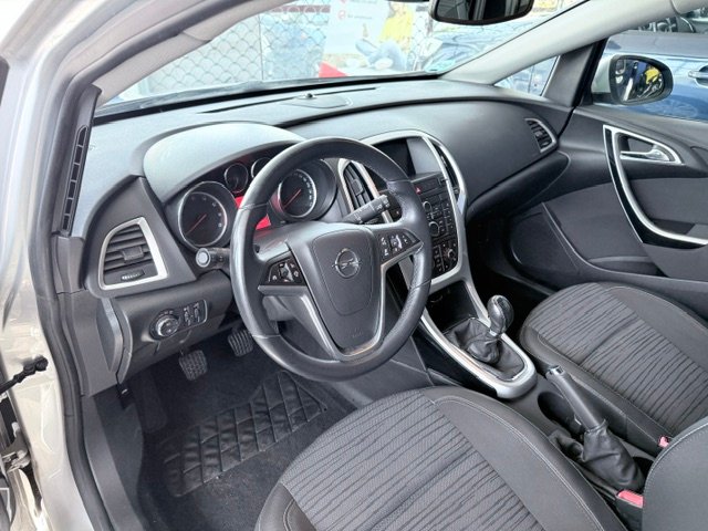 Opel Astra 2014, foto 7