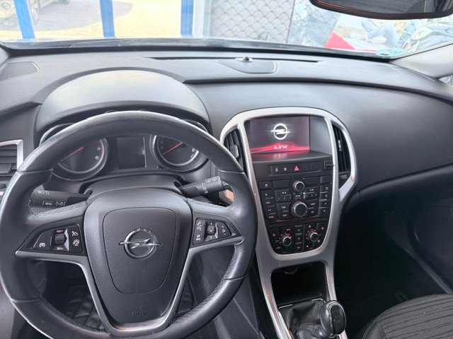 Opel Astra 2014, foto 8