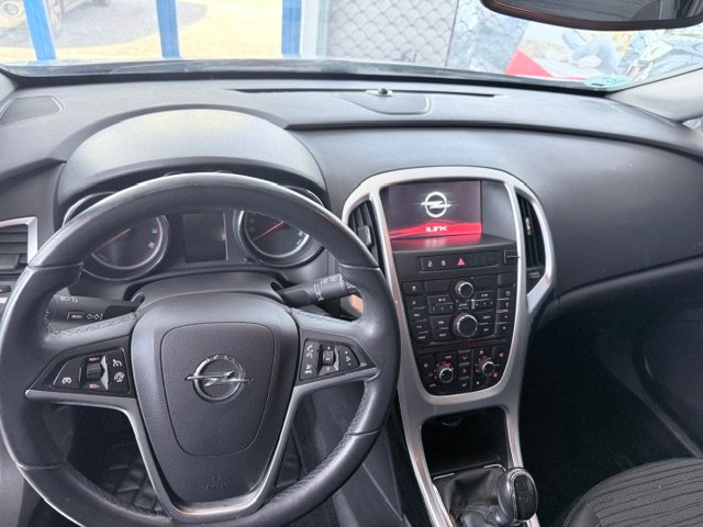 Opel Astra 2014, foto 9