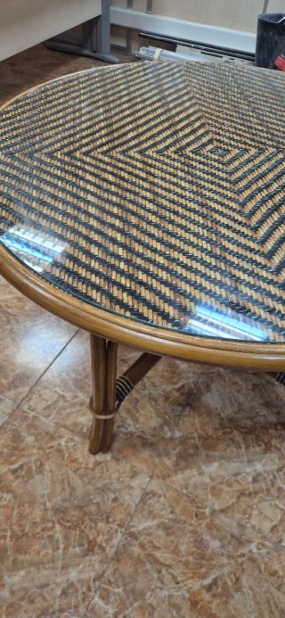 Mesa redonda ratán y cristal