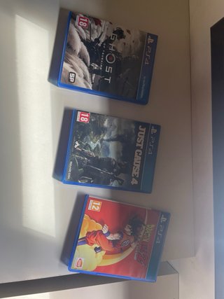PS4 (PlayStation 4) Negra + 4 Juegos