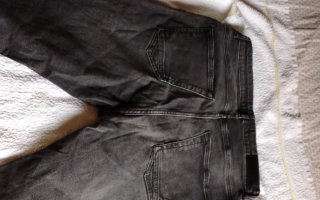 Pantalón vaquero negro