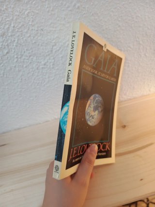 Gaia: A New Look at Life on Earth