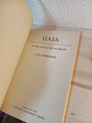 Gaia: A New Look at Life on Earth