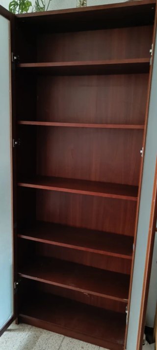 Armario alto madera vitrina cristal
