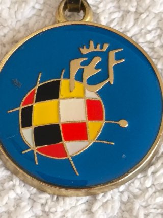 FEDERACIÓN ESPAÑOLA DE FUTBOL LLAVERO + PIN. NUEVO