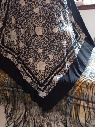 Mantón Manila Bordado a Mano Seda muy grande