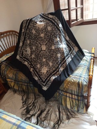 Mantón Manila Bordado a Mano Seda muy grande