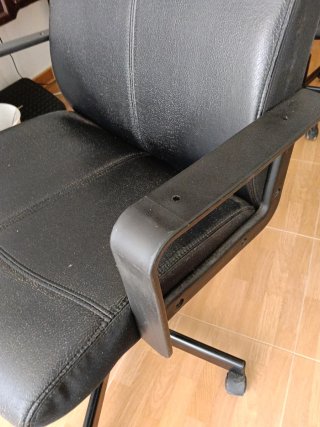 Silla de oficina negra