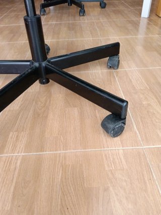 Silla de oficina negra