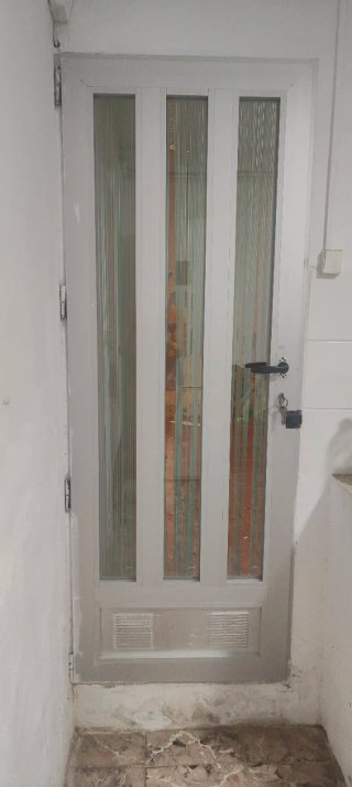 Puerta de aluminio con cristal