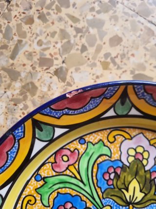 Plato de cerámica decorado