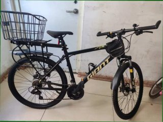 Bicicleta de montaña Giant negra