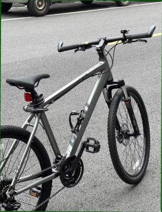 Bicicleta de montaña gris