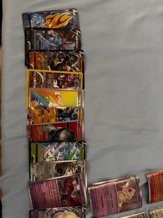 100 Cartas Pokémon algunas como nuevas
